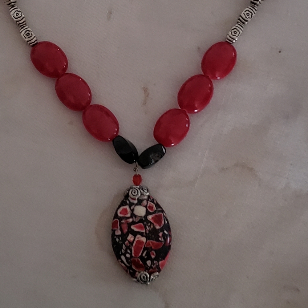 NWOT Elegant Red Jade Necklace Red And Black Pendant